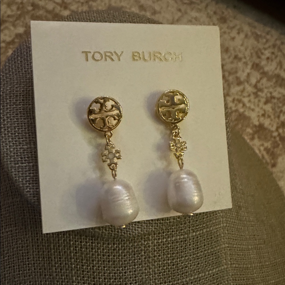Tory Burch • Pearl gold drop dangle earrings $98